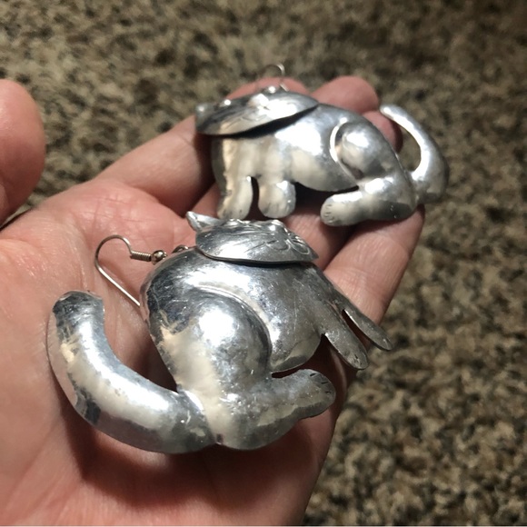 Large vintage silvertone smiling cat dangle earrings cat lady lightweight - Picture 2 of 11